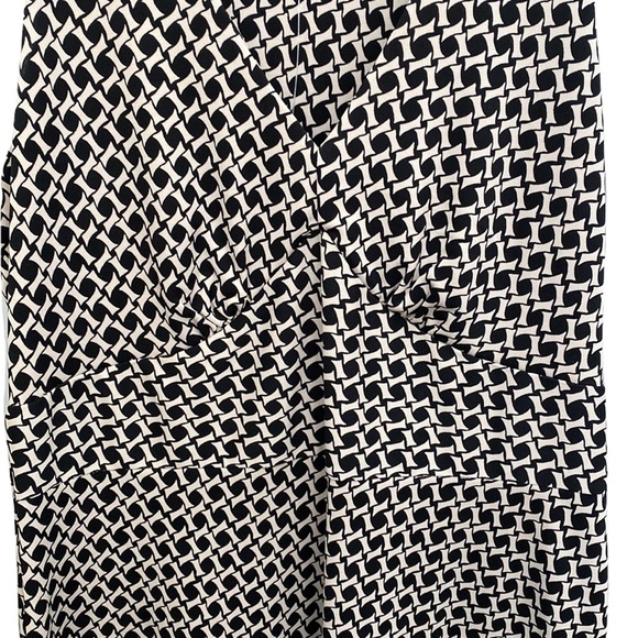 Ann Taylor Factory Petites 4P Black Cream Geometric V-Neck Sleeveless Dress NWT - Picture 5 of 12
